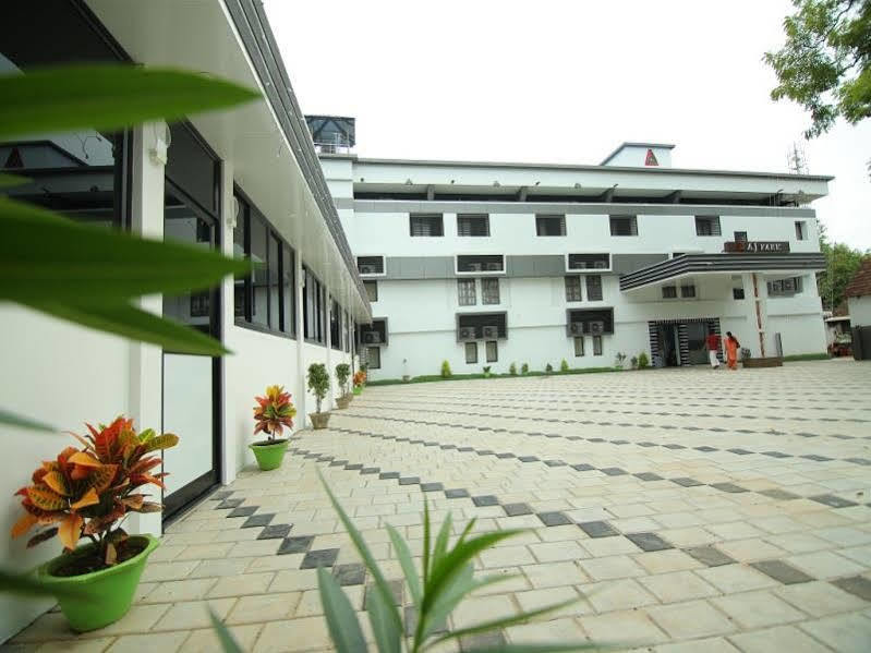 Hotel A J Park Alappuzha Esterno foto